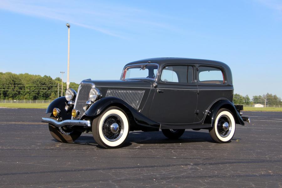  Ford V8 Deluxe Tudor Sedan (40/700) 1937 года  (фото 1 из 22)